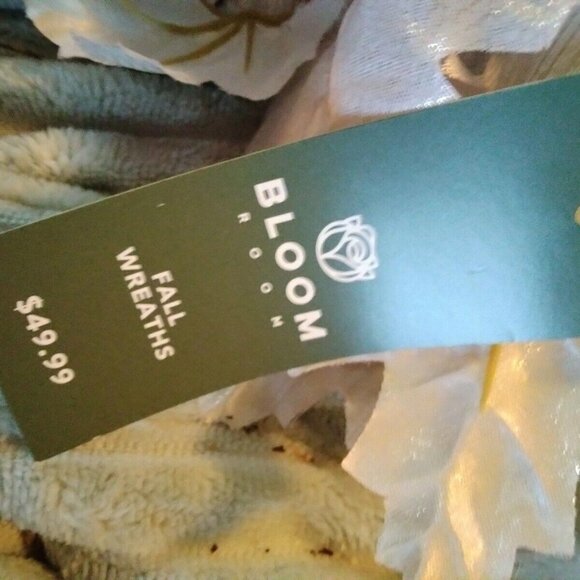 16" Artificial White And Silver Silk Leaf Door Indoor/Outdoor - Picture 5 of 6